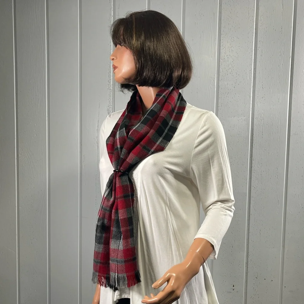*Women's Classic Plaid Scarf